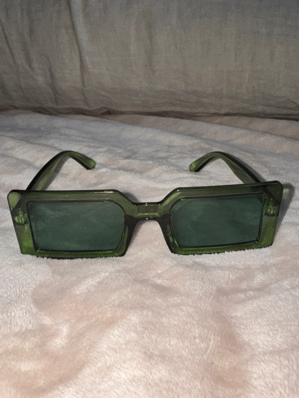 Green Rectangular Transparent Sunglasses - Picture 6 of 7